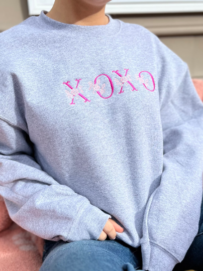 "XOXO" Crew Neck, Sweatshirt. Embroidered.